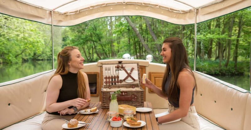 Oxford: Scenic Sightseeing Cruise with Gourmet Picnic - What to Expect on the Cruise