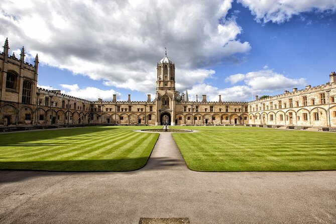 Oxford University Walking Tour by Alumni™ & Optional New College - Where You’ll Get Inside Access vs. Where You’ll See Things From Outside