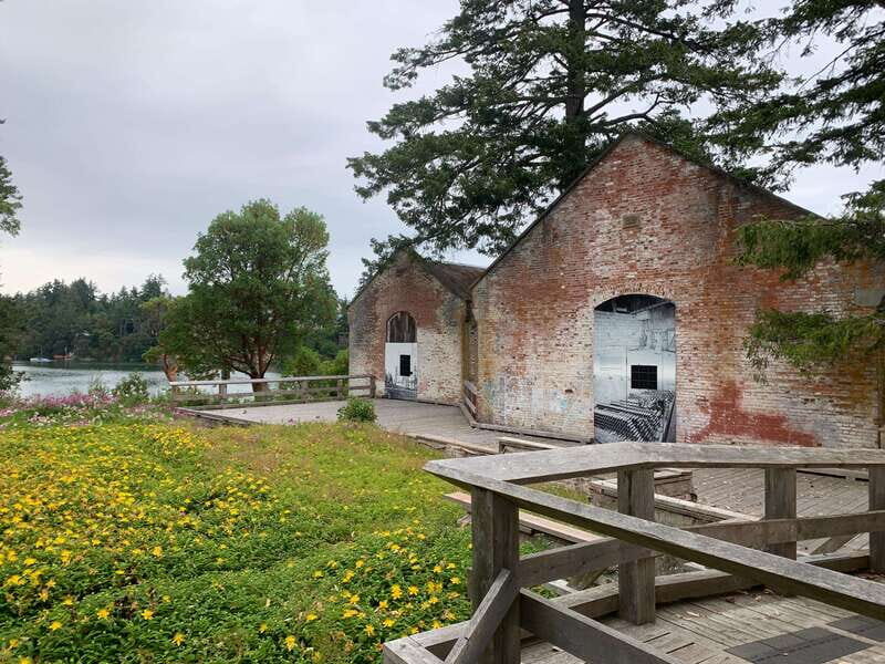 Paddling tour to the Historical Cole Island - Victoria BC - Key Points