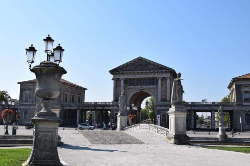 Padua: St Anthony's life Tour with Option to Camposampiero - FAQ