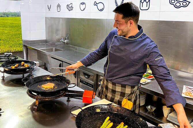 Paella Cooking Class, Wine Tasting & Central Market in Valencia - Who Should Book This?