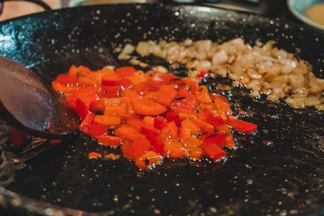 Paella Experience and Bottomless Wine in Barcelona - Practical Details That Matter