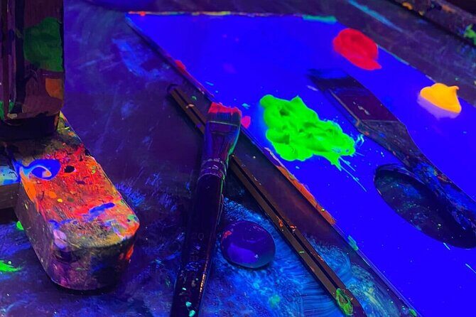 Paint a neon fluorescent picture while drinking unlimited wine - FAQ