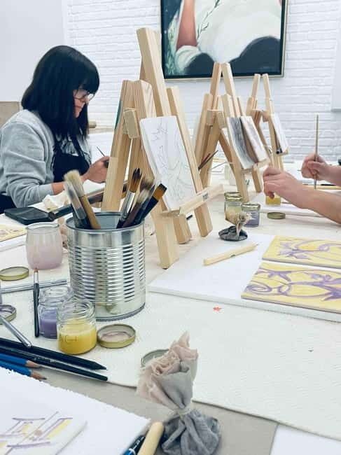 Paint Your Tile and Create Your Unique Piece in an Art Gallery in Lisbon - Who Would Enjoy This Experience?