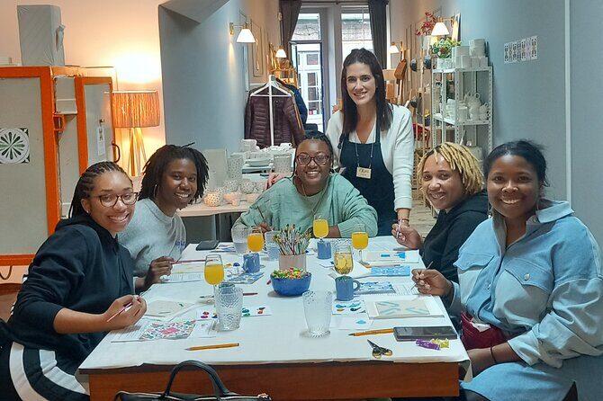 Painting of tiles & cocktails in Baixa do Porto - Key Points