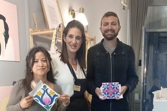 Painting of tiles & cocktails in Baixa do Porto - Who Should Consider This?