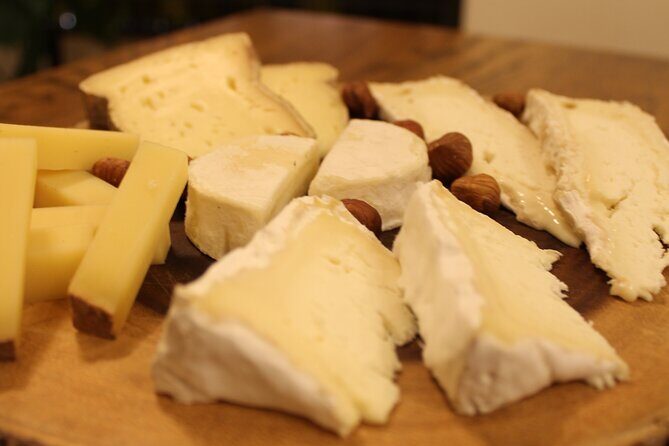 Pairings between French wines and cheeses, including champagne - A Deep Dive Into the Experience