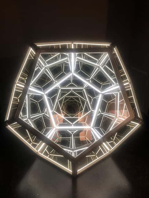 Palermo: Guided walk in the historic center and Museum of Illusions - Key Points