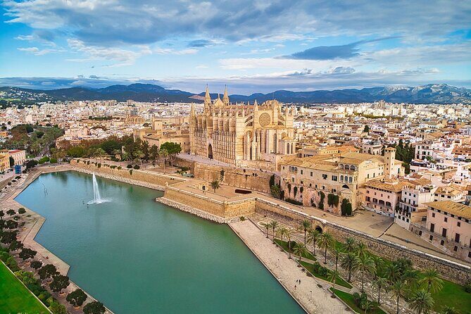 Palma de Mallorca: City Walk Audio Guide in 7 Languages on Phone - Key Points