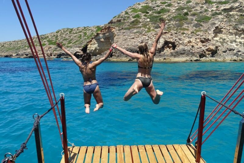 Palma de Mallorca: Palma Bay Boat Tour with Snorkeling - The Food and Drinks