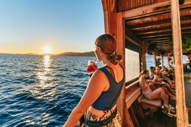 Palma de Mallorca: Sunset Boat Tour with DJ and Dance Floor - The Experience in Detail