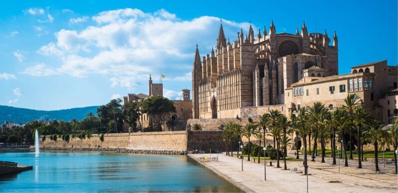 Palma de Mallorca: Walking Tour and Cathedral with Pastry - A Deep Dive into the Experience