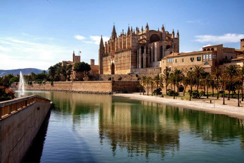 Palma: Old Town Guided Tour with Cathedral Skip-the-Line - Exploring Palma’s Old Town: What to Expect