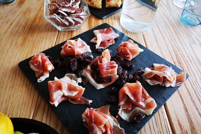 Palma's nightly charm and delicious local snacks - A closer look at the experience