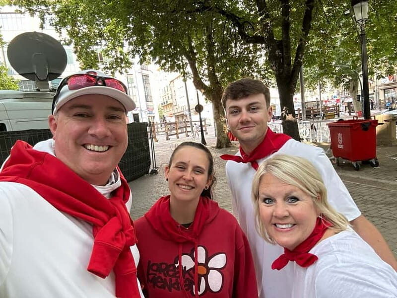 Pamplona: Walking Tour and Photo Session with Bulls - Exploring Pamplona in Depth: What to Expect