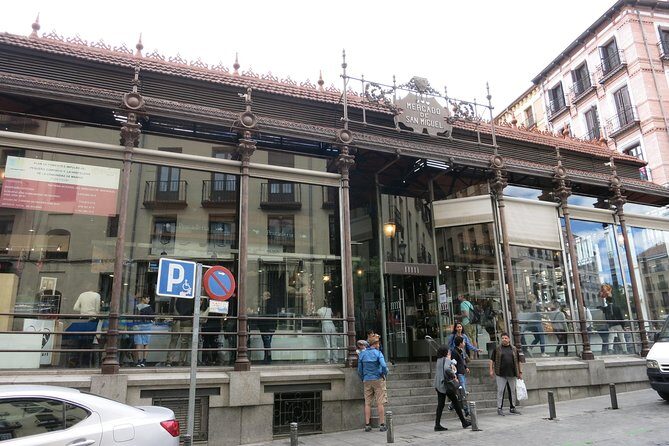 Panoramic Private Tour Madrid with hotel pick up - FAQ