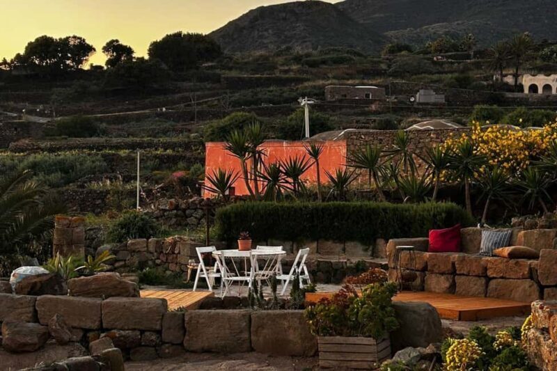 Pantelleria: Authentic and local dinner in a dammuso - Group Size and Atmosphere