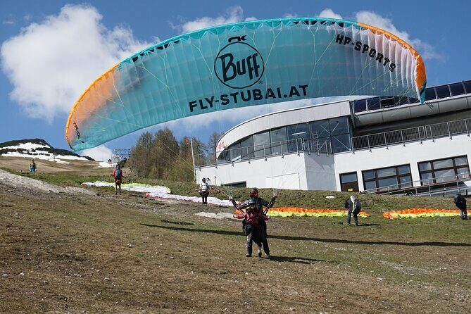 Paragliding experience in Fulpmes in the Stubai Valley - What to Expect on Your Paragliding Adventure