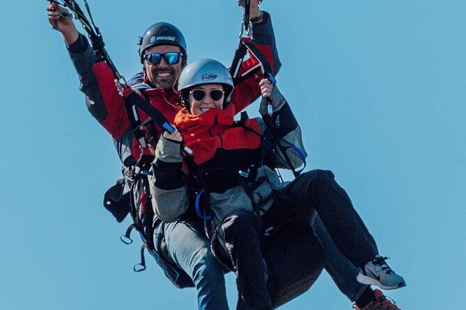 Paragliding Flight in Nazaré - What to Expect from Your Paragliding Flight in Nazaré