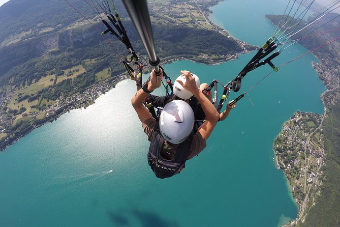Paragliding Performance flight over the magnificent Lake Annecy - What to Expect from the Tour