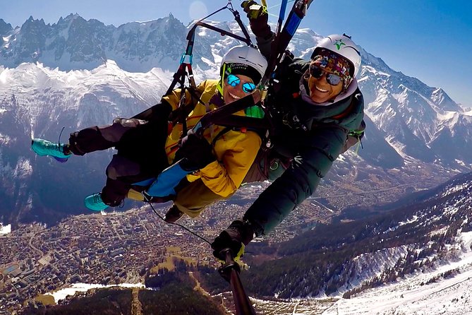 Paragliding Tandem Flight over the Alps in Chamonix - Meet the pilots riders keep praising (and what that means for you)