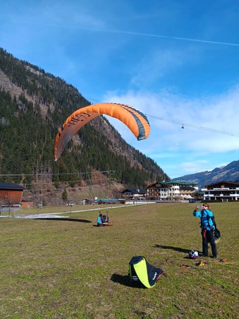 Paragliding Tandem Flight - Pros and Cons of the Paragliding Tandem Flight