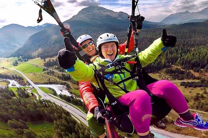 Paragliding Tandem Flights in Engadin - What to Expect from Your Paragliding Experience in Engadin