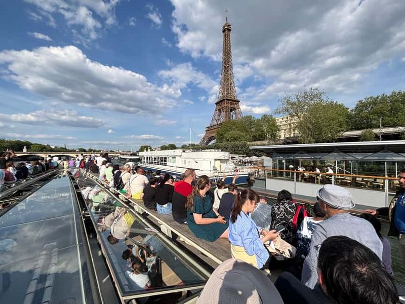 Paris: 1-Hour Seine Cruise departing from the Eiffel Tower - Stop 1: the cruise launch under the Eiffel Tower and beyond