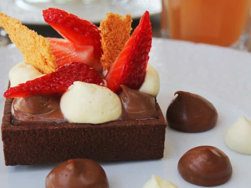 Paris: 1-Hour Sightseeing Cruise and 3-Course Bistro Dinner - An In-Depth Look at the Experience