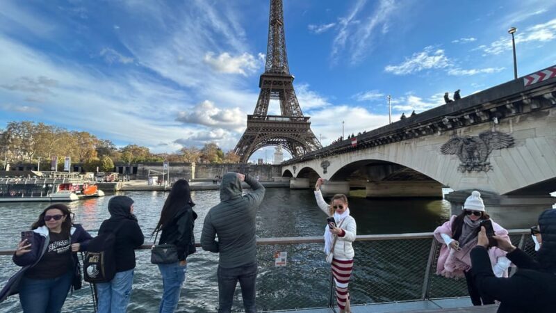 Paris: 1-Hour Sightseeing Cruise and 3-Course Bistro Dinner - Practical Tips for Making the Most of This Tour