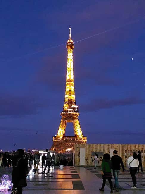 Paris 1Hour Vintage Car 2CV Tour + Champagne - What to Expect from the Paris 2CV Tour