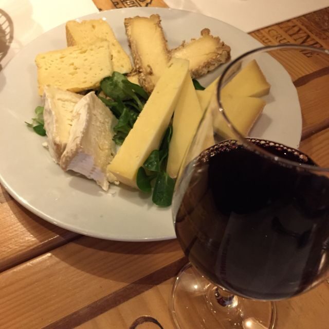 Paris: 2.5Hour Montmartre Wine and Bistro Tour - The Value for Travelers