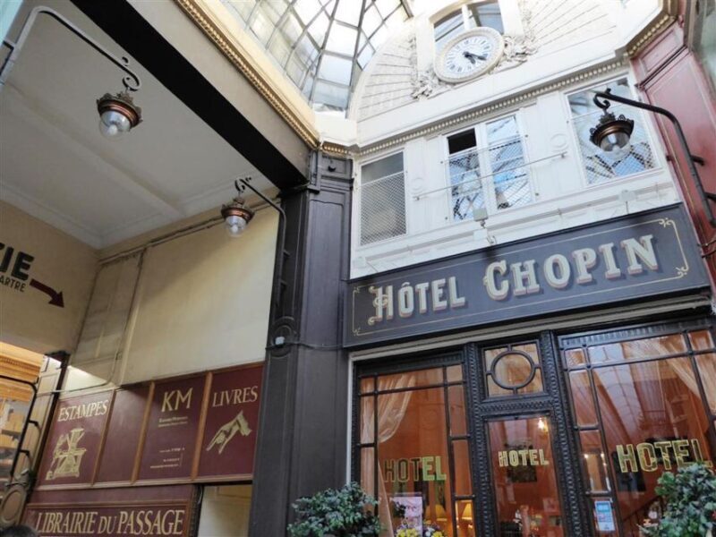 Paris: 2-Hour Passages Private City Tour in German - Why Choose This Tour?