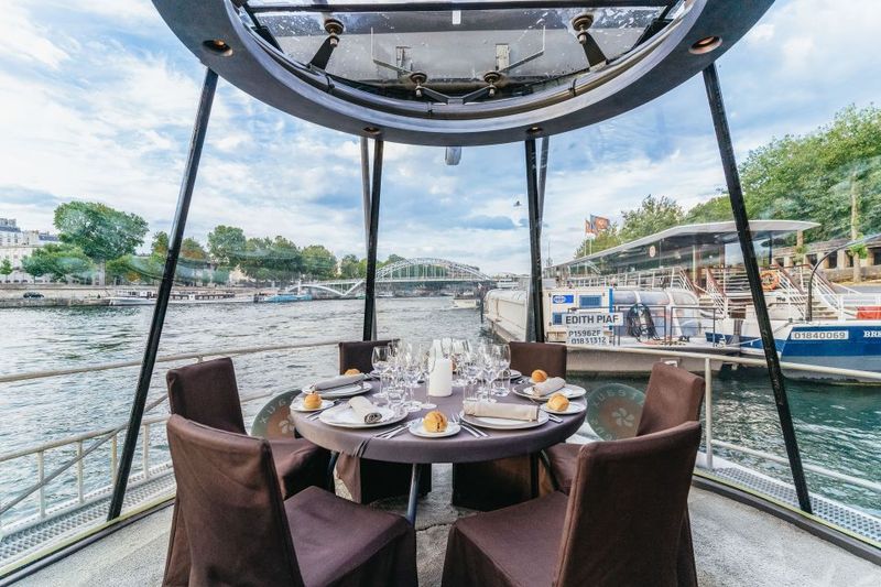 Paris: 3-Course-Dinner Cruise on the Seine with live music - Choose Your Seating Package: Premier, Privileged, or the Standard View