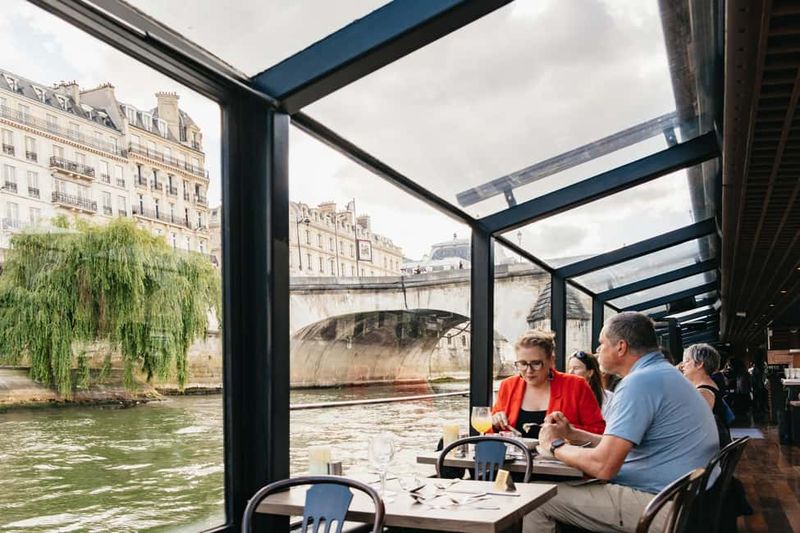Paris : 3-Course Gourmet Dinner Cruise on Seine River - Your Route on the Water: From Île-de-la-Cité to the Eiffel Tower