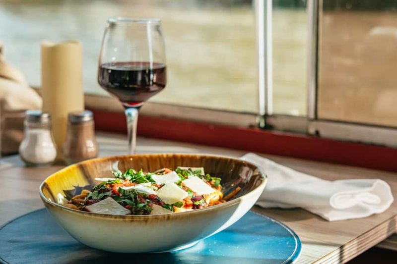 Paris: 3-Course Italian Meal Seine Cruise - Timing You’ll Actually Care About: Boarding, Departure, City Lights