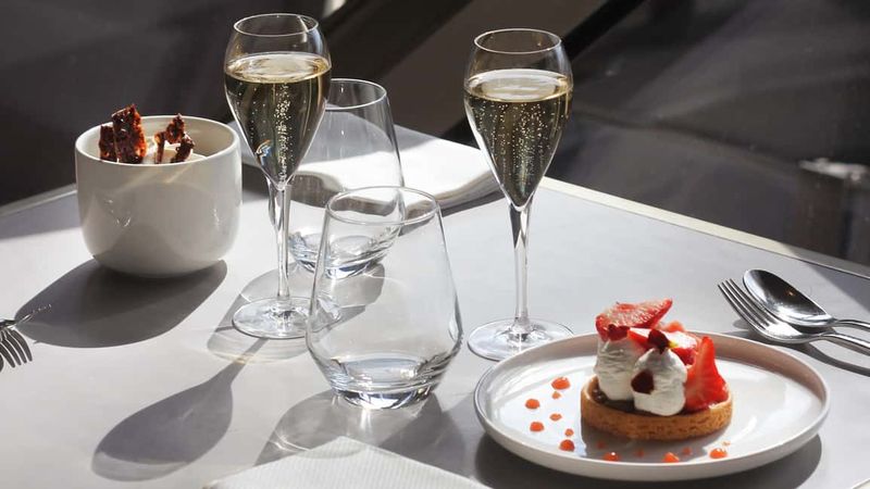 Paris: 3-Course Lunch at Eiffel Tower's Madame Brasserie - How the Timing Works: 90 Minutes, Plus Real-World Queue Time