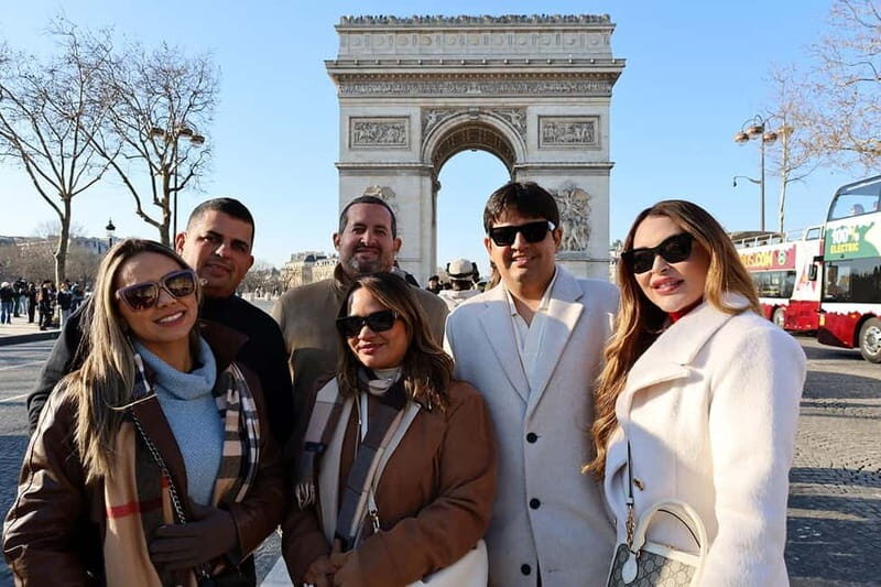 Paris: 6-hour PRIVATE tour in a van - photoshoot included - The Experience on the Ground