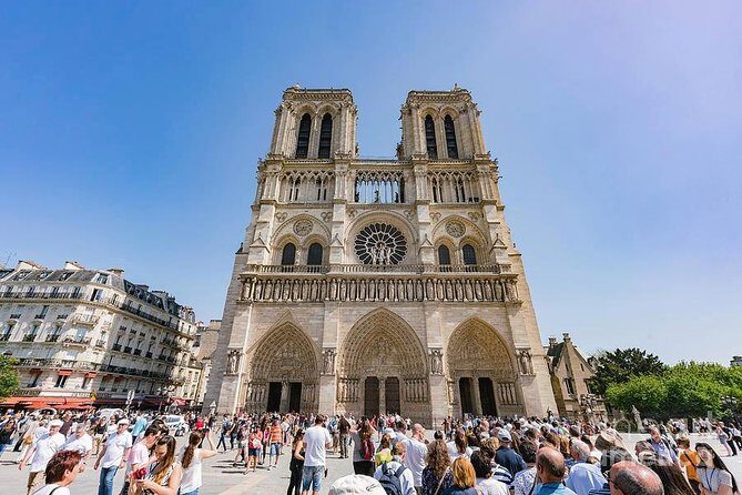 Paris Airport Transfer Service - The Human Element: Drivers and Service Quality