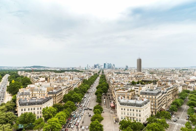 Paris: Arc de Triomphe Rooftop Tickets - The Tomb of the Unknown Soldier area: a powerful pairing