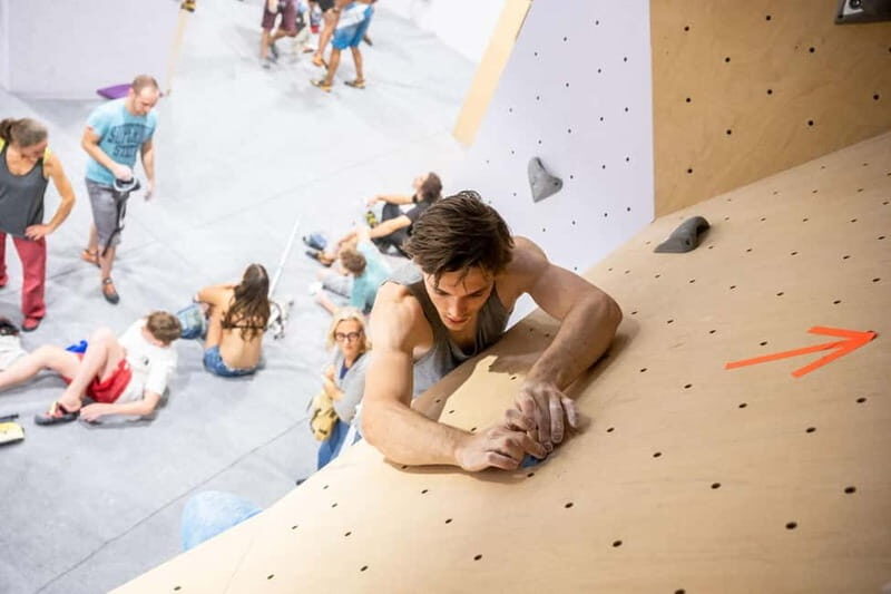 Paris - Bercy Village - Access 1 day of unlimited climbing - A Climbing Adventure in the Heart of Paris: Bercy Village