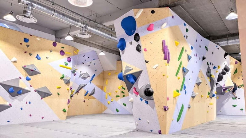 Paris - Bercy Village - Access 1 day of unlimited climbing - Key Points