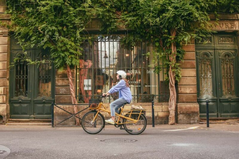 Paris by Bike: Discover Paris' Main Attractions on a Private Ride - Exploring Paris on Two Wheels: What to Expect