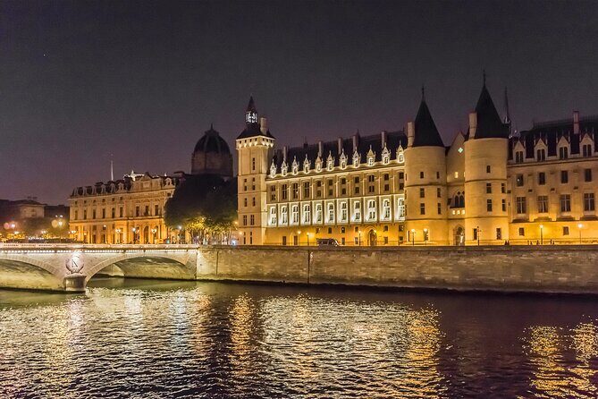 Paris by Night Walking Tour: Ghosts, Mysteries and Legends - A Closer Look at the Experience