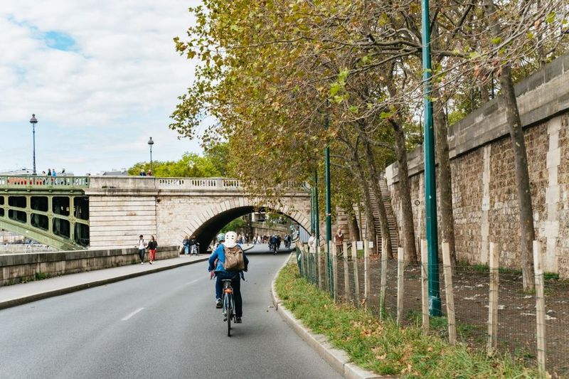 Paris: Charming Nooks and Crannies Bike Tour - The Marais: medieval streets plus modern identity