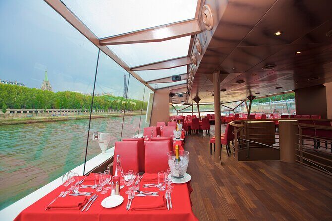 Paris Christmas Lunch Cruise by Bateaux Mouches - What to Expect from the Experience