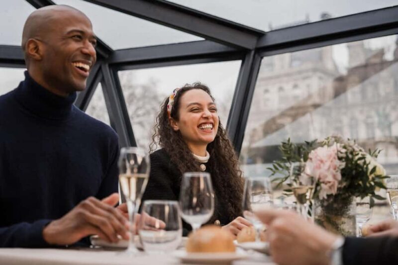 Paris : Christmas Special Lunch Cruise on the Seine River - The Views and the Atmosphere