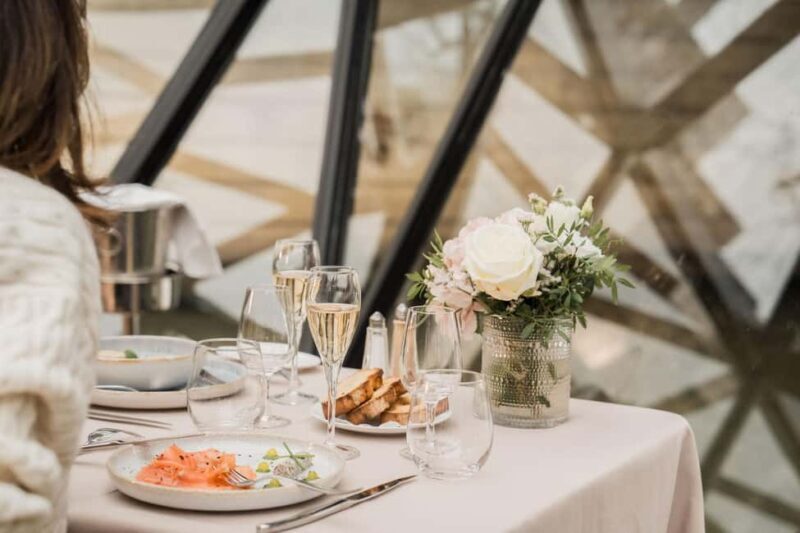 Paris : Christmas Special Lunch Cruise on the Seine River - Service and Overall Atmosphere