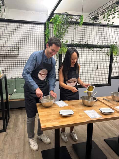 Paris: Crêpe and Galette Making Workshop with Cider - The Group Dynamic and Practicalities