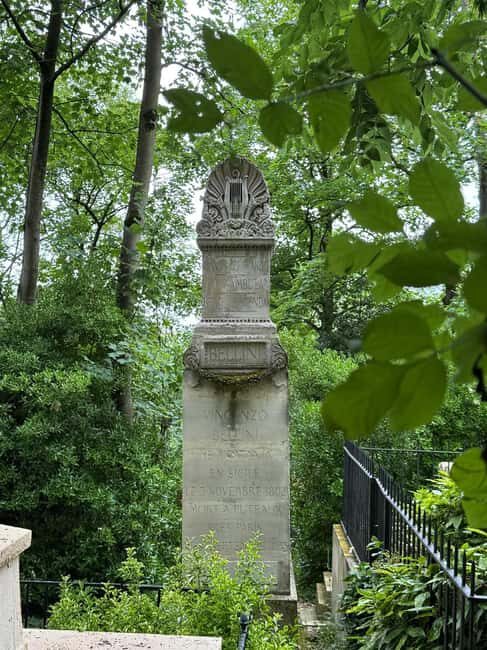 Paris: Customized Père Lachaise Cemetery Walking Tour - What Makes This Tour Stand Out